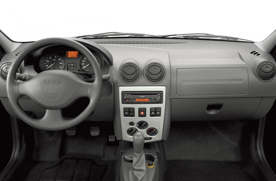 Торпедо Dacia Logan Pick-Up 2007 года  (фото 30 из 60)